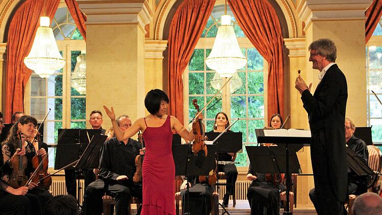 Das virtuose Spiel der Chinesin Tianwa Yang fesselte alle Gäste am Samstagabend im Rahmen des Sommerkonzerts des Bayerischen Kammerorchesters Bad Brückenau.  Foto: Julia Raab