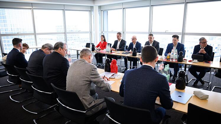 Auftakt Tarifverhandlungen Deutsche Bahn und GDL