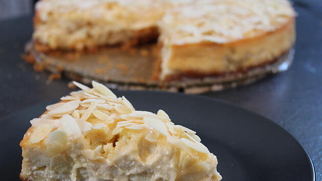 stueck-apfelmarzipankaesekuchen.jpg