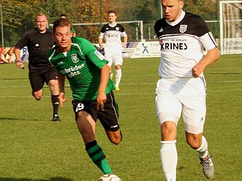 Stürmer Thorsten Schlereth (rechts) und der FC Sand peilen gegen den TSV Neustadt/Aisch den vierten Sieg in Folge an.
