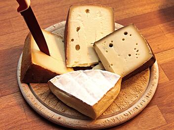 Bakterien sorgen für Durchfall, Fieber und Erbrechen: Käse-Rückruf massiv ausgeweitet