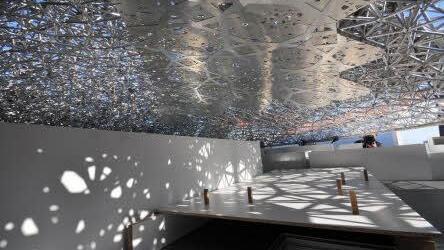 Herstellung eines großmaßstäblichen Lichttestmodells für die Louvre-Dependance in Abu Dhabi. Foto: Kestler