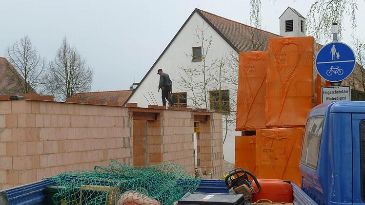 Am Martin_Luther-Haus entsteht derzeit ein Neubau für die Krippe.