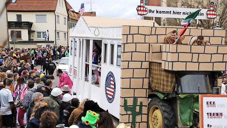 Gigantisch war der Auftritt der Feuerwehr Poppenlauer.  Foto: Thomas Malz