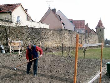 Die ersten Grabengärtner haben schon mit der Arbeit begonnen. Fotos: Marina Zimmermann