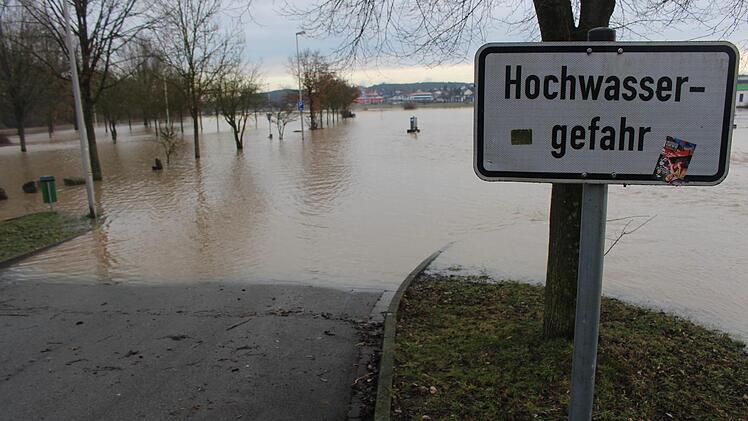 Hochwasser im Aischgrund.  Foto: Yannick Hupfer