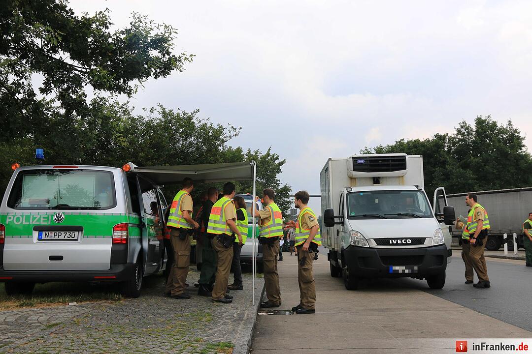 Polizeigroßkontrolle auf der A73 am Rastplatz Regnitztal