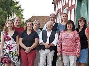 Der Obst-und Gartenbauverein Großheirath/Buchenrod steht unter neuer Führung (von links): Gabriele Wessels, Christian Kansy, Manuela Dünisch, Gisela Wegener, Johannes Höh, Reiner Wessels, Silke Dorn, Carola Ennes und Ute Höllein. Foto: Gabriele Arnold