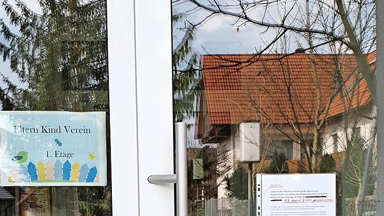 Ein Zettel weist auf die momentane Schließung hin.