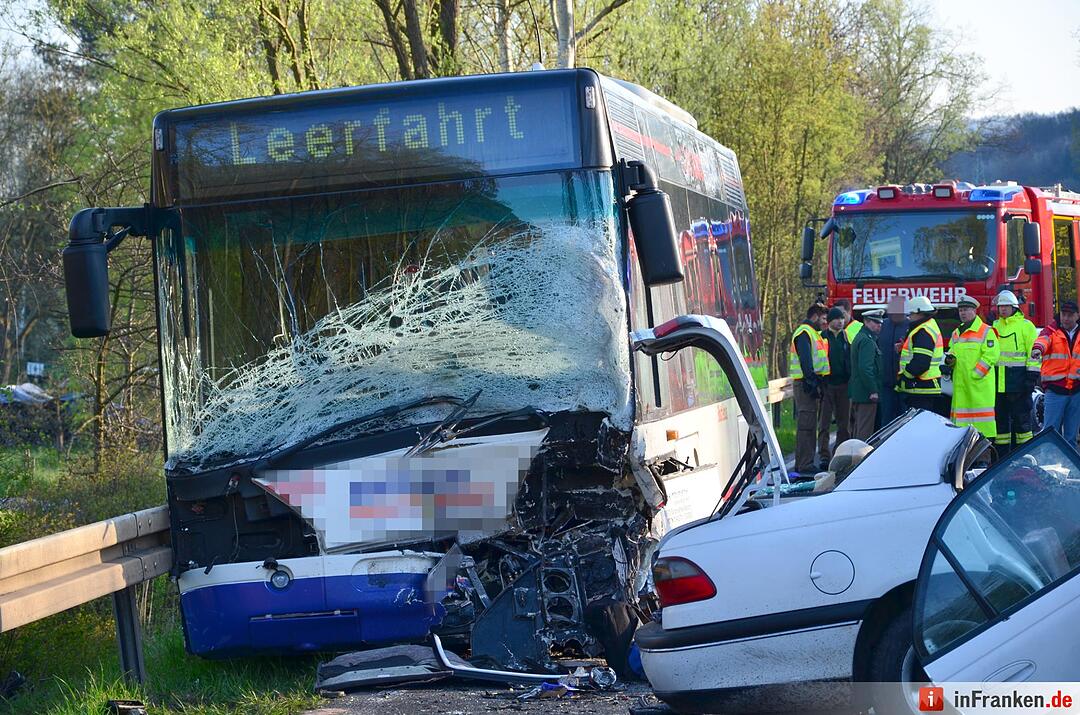 Miltenberg: Auto kollidiert mit Linenbus - ein Toter