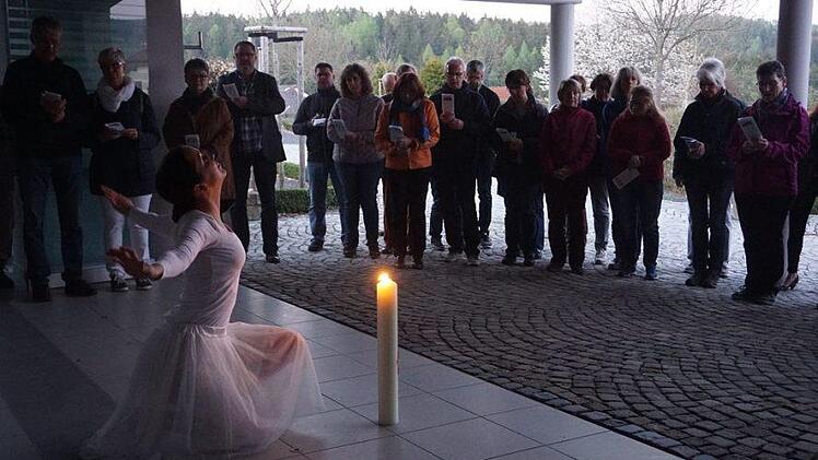 Karsamstag Abend wurde in Wildflecken "All In" gefeiert, die Feier der österlichen Geheimnisse in einer neuen liturgischen Form. Foto: Marion Eckert