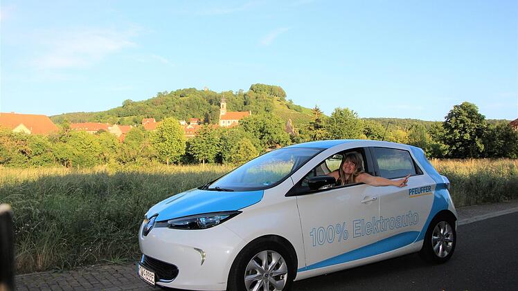 E-Auto-Probefahrerin: Diana Fuchs hat sich schnell an die kleine Zoe gewöhnt. Und war traurig, als sie sie wieder abgeben musste. David Fuchs