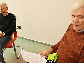 Behindertenbeauftragter Dr. Volker Lutz (links) und Ebensfelds Bürgermeister Bernhard Storath arbeiten zusammen, um für die Bürger mit körperlichen und geistigen Handicaps Verbesserungen zu schaffen. Foto: Matthias Einwag