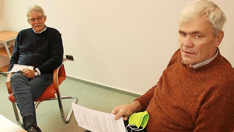 Behindertenbeauftragter Dr. Volker Lutz (links) und Ebensfelds Bürgermeister Bernhard Storath arbeiten zusammen, um für die Bürger mit körperlichen und geistigen Handicaps Verbesserungen zu schaffen. Foto: Matthias Einwag