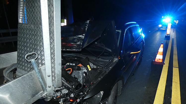 A73 bei Erlangen: Autofahrer kracht betrunken in Warnanh&auml;nger - Baustelle &uuml;bersehen