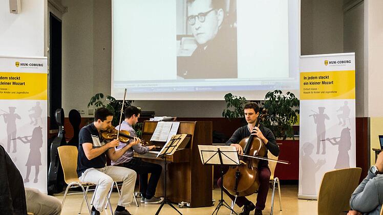 Impressionen vom Gesprächskonzert mit dem Aramis-Trio im Coburger Gymnasium Ernestinum. Der Auftritt war Besstandteil des Festivals "Klanggrenzen".Foto: Jochen Berger
