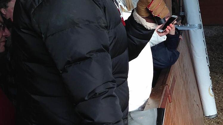 Alexander Schwarz kommentierte die Spielzüge.  Foto: Daniel Ruppert