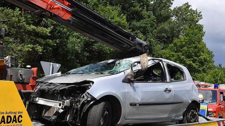 Der Renault der 56-Jährigen ist schrottreif. Foto: Ronald Rinklef