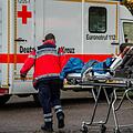 Liegt ein Schlaganfall vor, muss sofort der Rettungsdienst alarmiert werden. Durch eine frühzeitige Behandlung können schlimme Folgen oft vermieden werden. Symbolfoto: Friebe/dpa