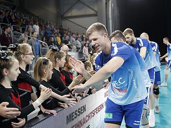 Zuspieler Rafal Prokopczuk will in Berlin auch mit dem einen oder anderen Fan abklatschen.  Foto: Daniel L&ouml;b f&uuml;r Heitec Volleys