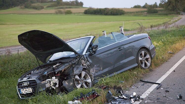 Pkw-Fahrer kommt auf Gegenfahrbahn: Zwei Verletzte auf B13 bei Ansbach