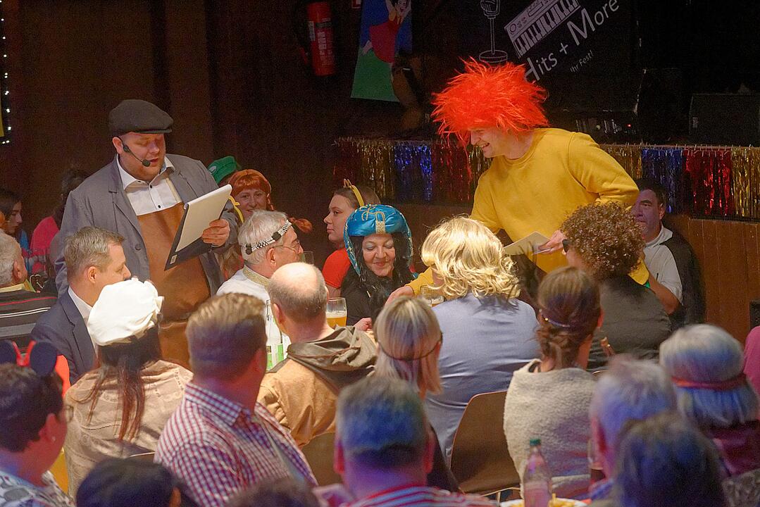 Super Kostüme, Show, Sketche und Tanz in Hirschaid!