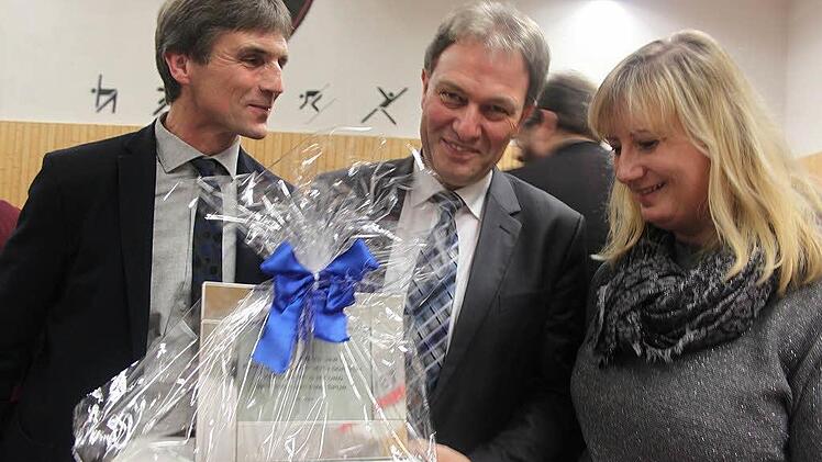 Bei der Verabschiedung von Bürgermeister Klaus Löffler mit Rioland Beierwaltes und Antjen Angles  Foto: Veronika Schadeck