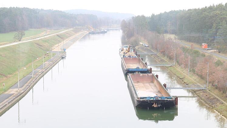 Blick auf den Europakanal, der zur Zeit gesperrt ist Foto: Christian Bauriedel