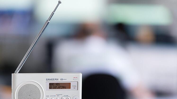 Zahlreichen Radiosendern droht schon ab nächster Woche kein Programm mehr senden zu können. Ein Konflikt der sich zuspitzt.  Symbolbild:: Sebastian Gollnow/dpa