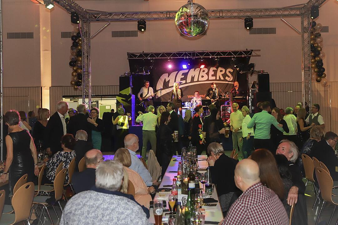 Es wurde in das Jahr 2025 gefeiert.