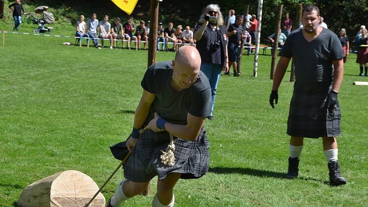 Baumstammziehen  Foto: Peter Rauch