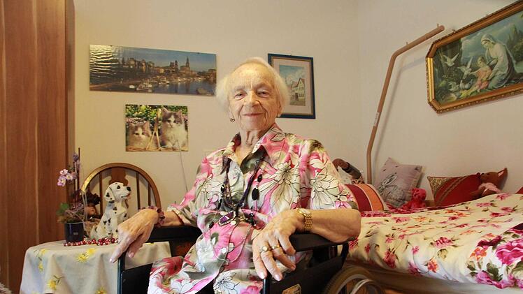 Anita Diez lebt von allen am längsten in der Senioren-WG. Mit ihren elf Mitbewohnern teilt sie sich Küche, Wohnzimmer und Terrasse. Fotos: Carmen Schmitt