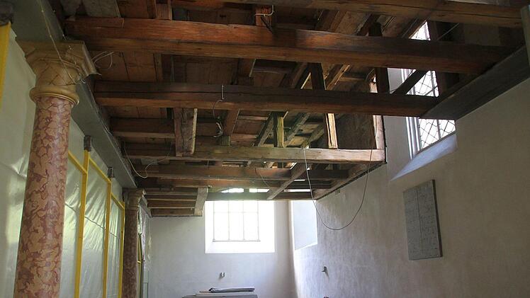 So sah es im Juni 2017 im Unterbau der Emporen aus. Foto: CT-Archiv / Ulrike Nauer