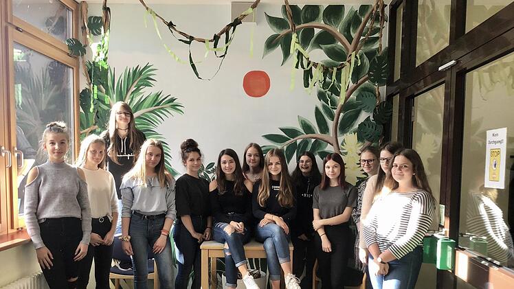 Weg vom Schulbuchenglisch: Die Englischklasse 9 c setze in der "Woche der Gesundheit und Nachhaltigkeit" ein Klima-Projekt um. Foto: Katharina Lotter
