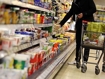 Ein Kunde machte in einem Supermarkt einen ungewöhnlichen Fund. Foto: Oliver Berg/dpa/Symbolfoto