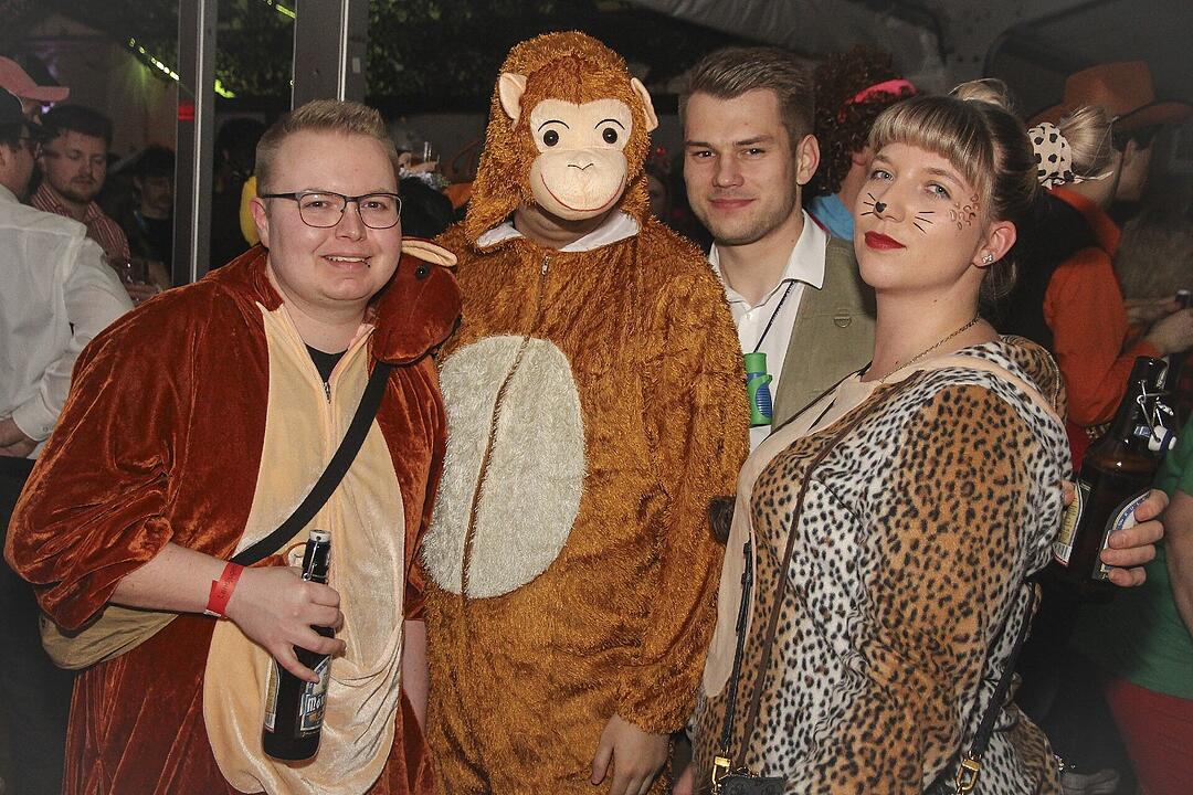 Super Stimmung beim Meeder Zeltfasching 2025!
