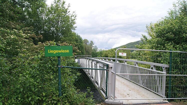 Der Zugang zur Liegewiese ist nur von au&szlig;erhalb des Bades m&ouml;glich.