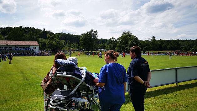 Forchheim: ASB erf&uuml;llt Vater sehnlichen Wunsch - den Sohn noch einmal anfeuern