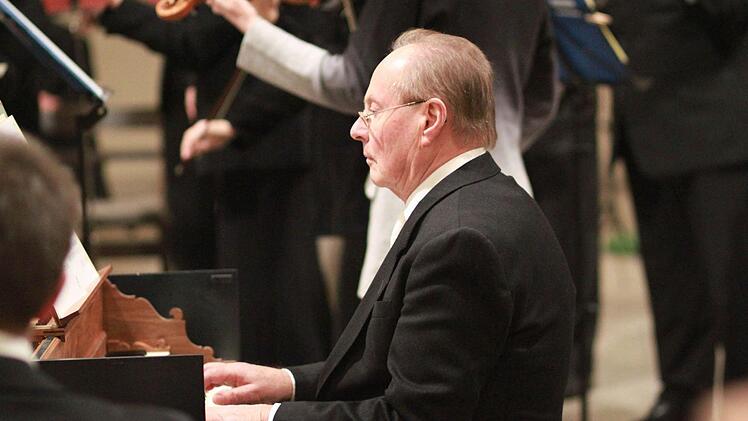 Vielbeschäftiger Cembalist: Gerhard Deutschmann bei einem Konzert mit dem "Collegium musicum" Coburg.