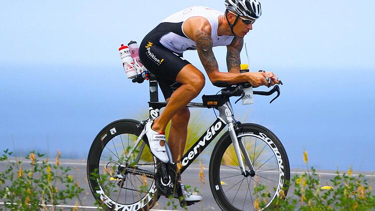 Fünf Stunden Radfahren auf Hawaii: Andreas Derbfuß zog seinen Triathlon-Plan bei den Weltmeisterschaften konsequent durch. Foto: Frank Wechsel/Tre-Mag