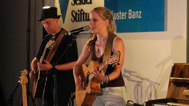Cynthia Nickschas und Band