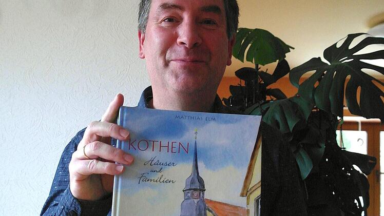 Es hat etwas länger gedauert, aber nun hält Matthias Elm das Häuserbuch von Kothen endlich in Händen. Foto: Stephanie Elm