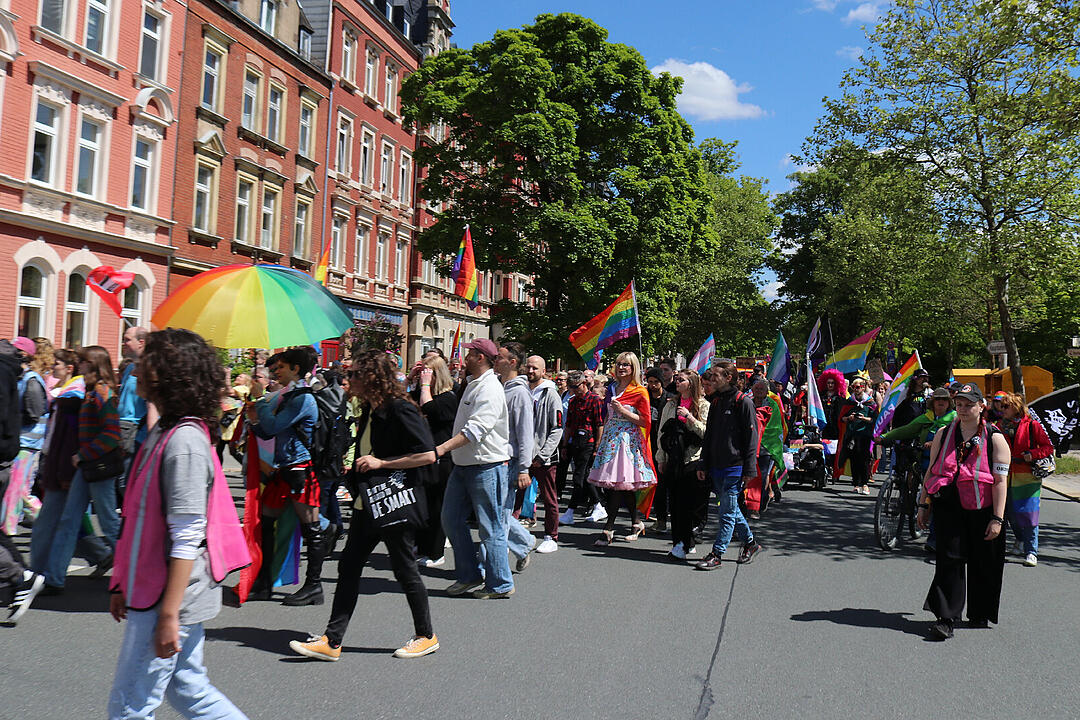 Mit über 1000 Besuchern ist der Hofer Christopher Street Day 2025 ein voller Erfolg gewesen. Das sind unsere Highlights gewesen.