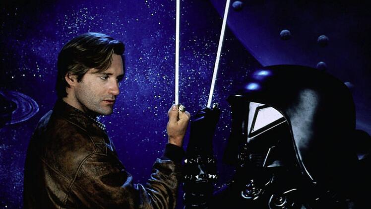 Wie "Deadline" berichtet, wird Bill Pullman (links) auch im neuen "Spaceballs"-Film als Lone Starr zu sehen sein.