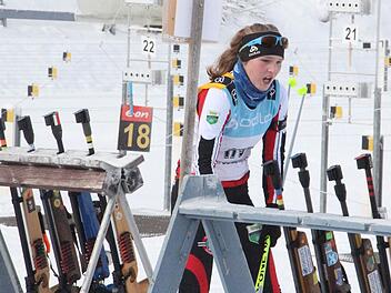 Noch stehen die Gewehre in Waffenständern. In der neuen Saison will Valentina Umhöfer eine richtige Biathletin werden. Der Verbleib im Oberhofer Sportgymnasium spielt dabei eine zentrale Rolle. Foto: privat