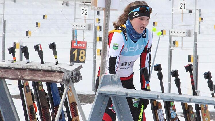 Noch stehen die Gewehre in Waffenständern. In der neuen Saison will Valentina Umhöfer eine richtige Biathletin werden. Der Verbleib im Oberhofer Sportgymnasium spielt dabei eine zentrale Rolle. Foto: privat
