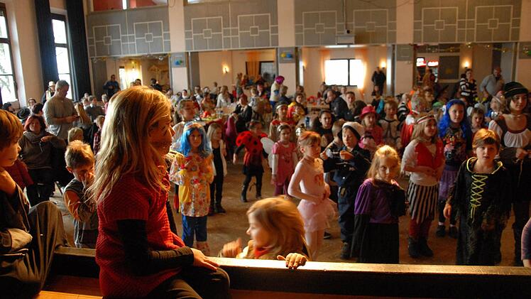 Der Kinderfasching am Rosenmontag war laut Vorsitzendem Gerd Engert die letzte Veranstaltung des KCH im Vereinshaus. Wie es hier weitergeht, möchte Gotthard Lohmaier wissen.