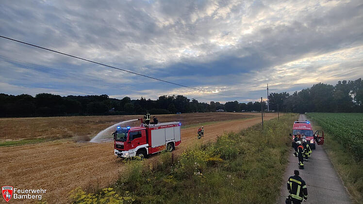 Bamberg: Feuer auf "bereits bekanntem" Feld ausgebrochen - Spaziergängerinnen alarmieren Feuerwehr