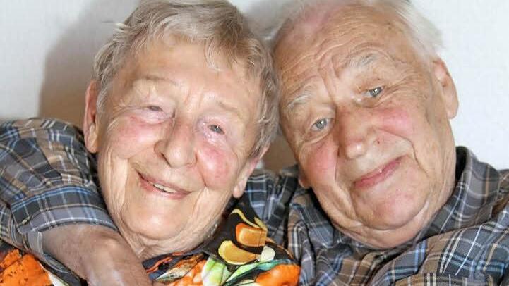 Inge und Werner Rasper genießen ihre Ehe, die die so schwierig begann: Auch nach 65 Jahren sind beide glücklich. Foto: Sonja Adam