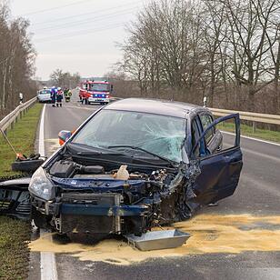 Vier Verletzte bei Frontalzusammenstoss